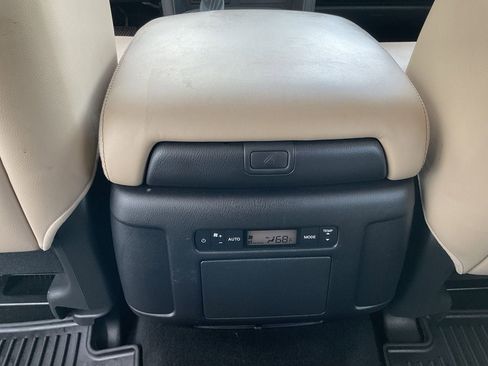 Used 2023 Nissan Armada SL w/ Captain's Chairs Package image 24