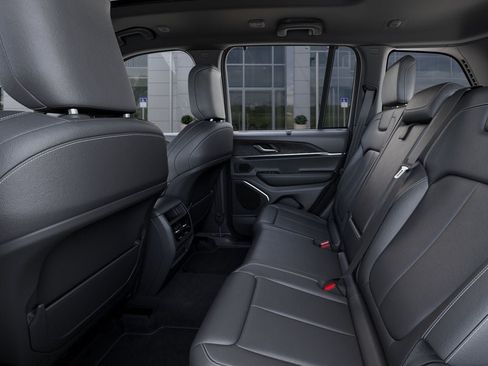 New 2026 Jeep Grand Cherokee Limited w/ Luxury Tech Group II AWD/4WD image 23