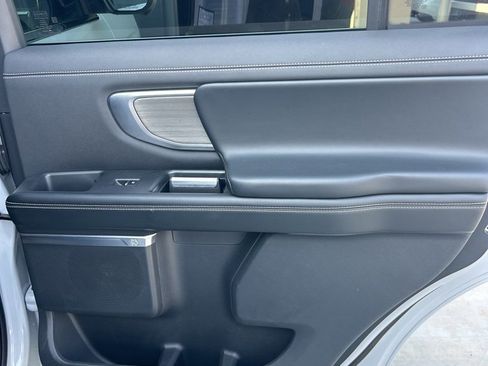 Used 2025 Ford Expedition Platinum image 14