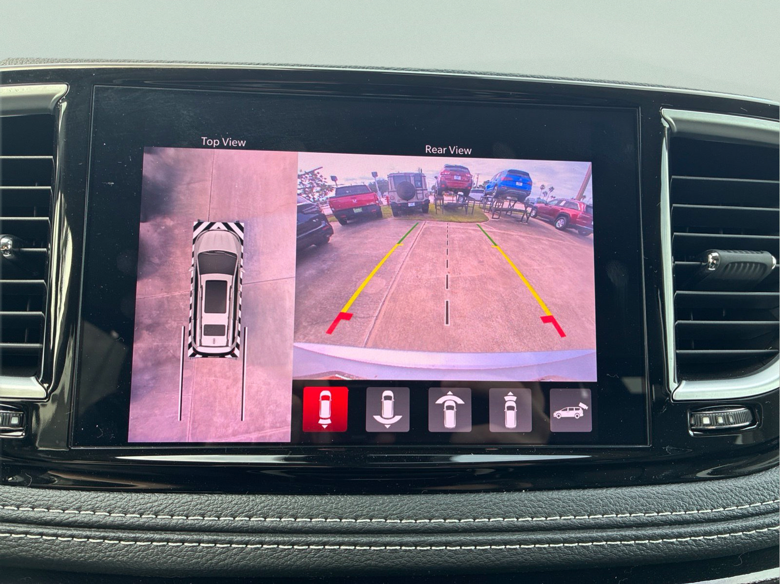 Certified 2024 Chrysler Pacifica Limited AWD/4WD image 30