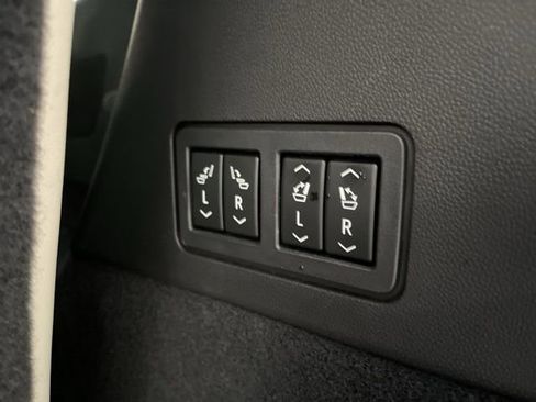 Used 2023 Cadillac XT6 Sport w/ Technology Package image 9