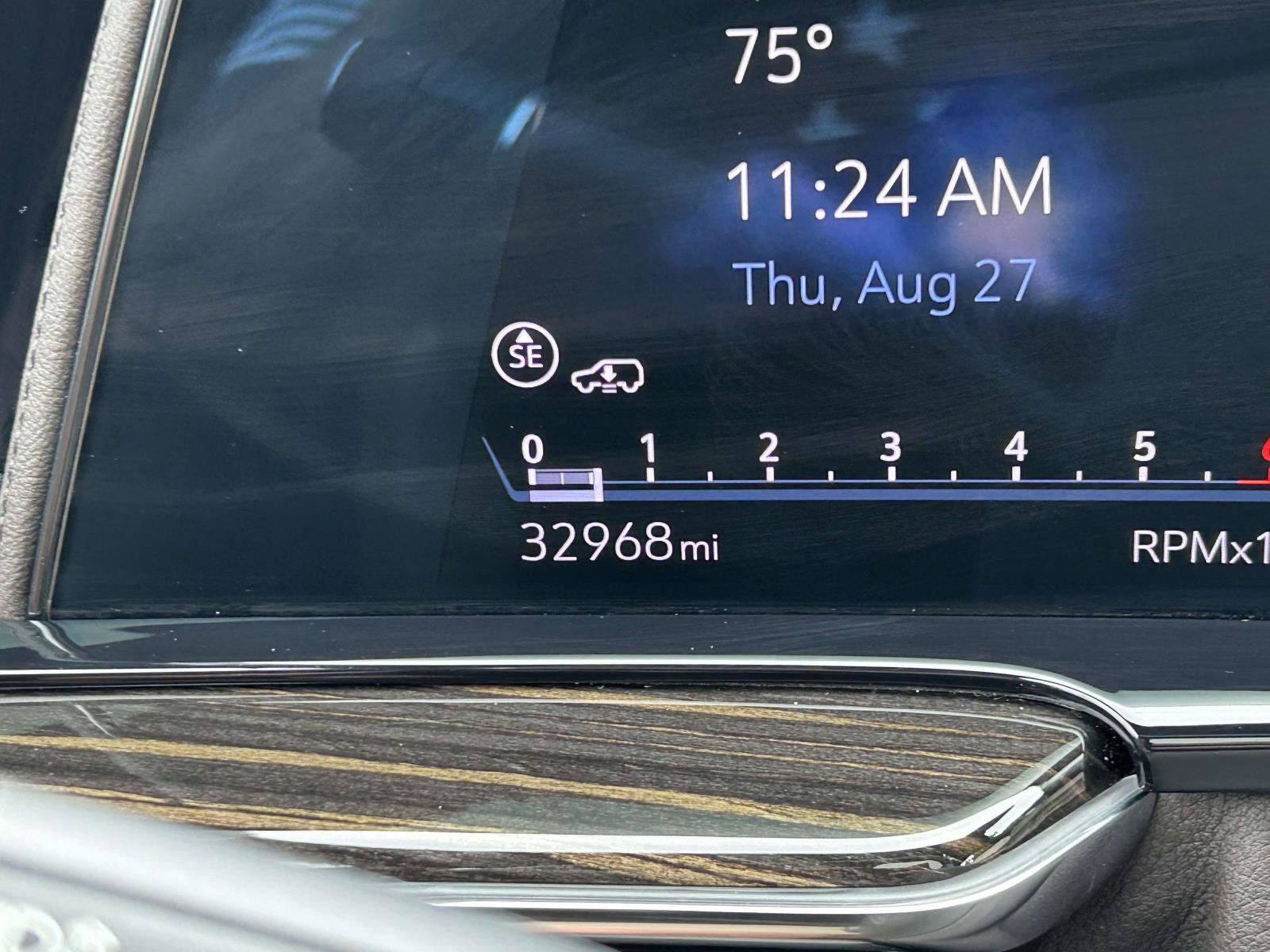 Certified 2022 Cadillac Escalade ESV Premium Luxury w/ Performance Package AWD/4WD image 30