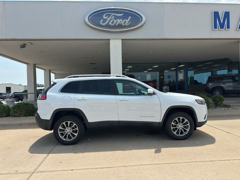 Used 2019 Jeep Cherokee Latitude Plus w/ Comfort/Convenience Group AWD/4WD image 8