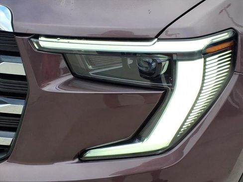 Used 2025 GMC Acadia Elevation image 11