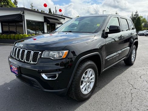 Used 2018 Jeep Grand Cherokee Laredo image 2