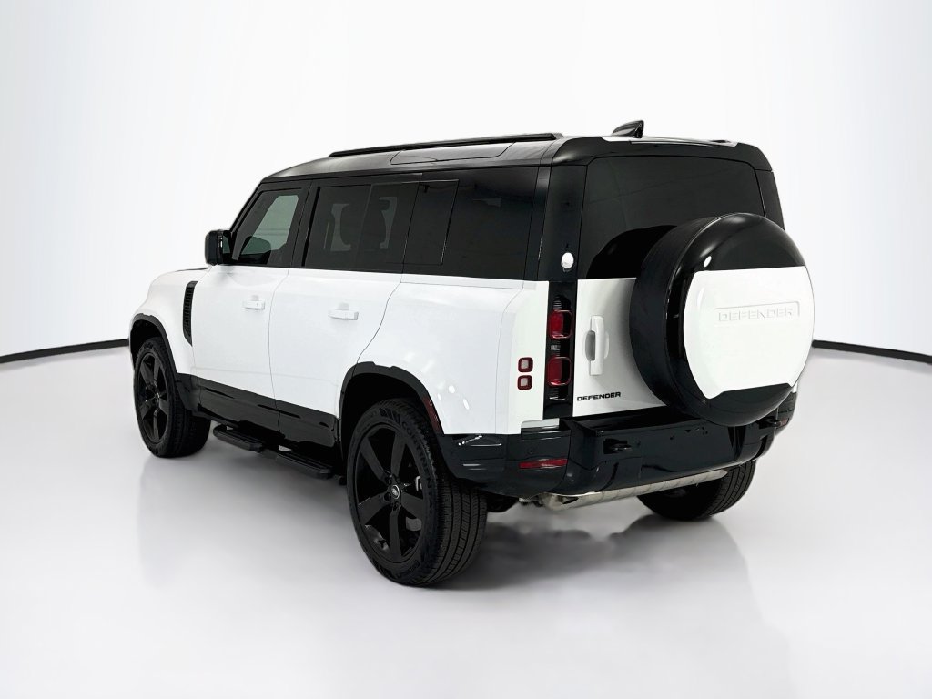 Used 2025 Land Rover Defender 110 X-Dynamic SE AWD/4WD image 7