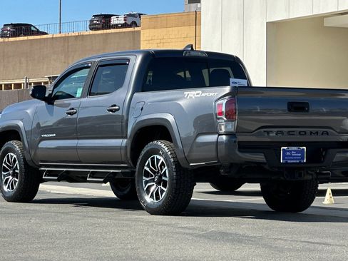 Used 2021 Toyota Tacoma TRD Sport w/ Technology Package image 5