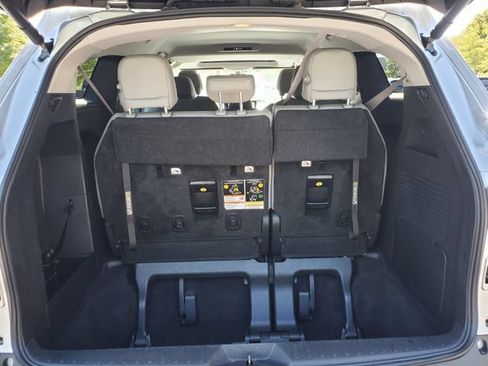 Certified 2025 Toyota Sienna XLE FWD image 7