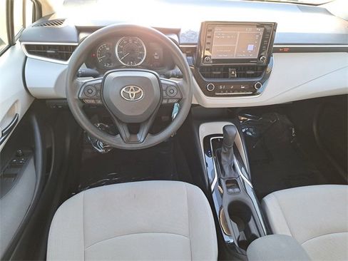 Used 2022 Toyota Corolla LE image 16