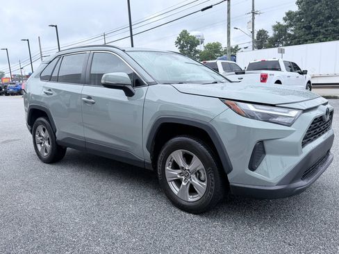 Used 2022 Toyota RAV4 XLE w/ Convenience Package FWD image 2