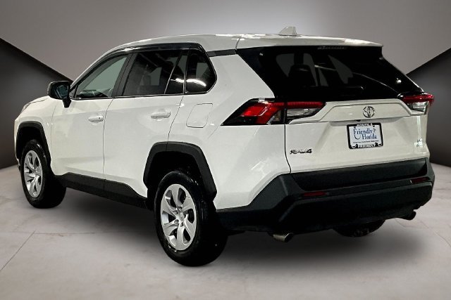 Used 2024 Toyota RAV4 LE AWD/4WD image 4