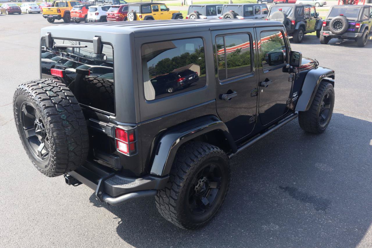 Used 2015 Jeep Wrangler Unlimited Sahara w/ Connectivity Group AWD/4WD image 14