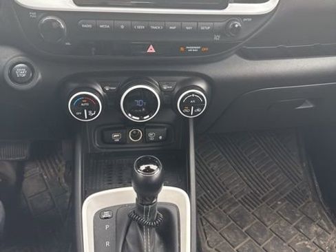 Used 2023 Hyundai Venue Limited w/ Cargo Package image 6