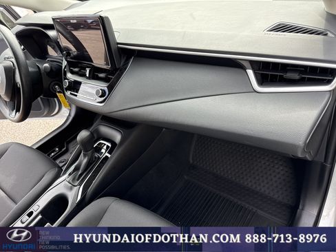 Used 2025 Toyota Corolla LE FWD image 16