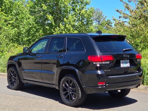 Used 2018 Jeep Grand Cherokee Altitude AWD/4WD image 4