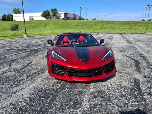 Used 2025 Chevrolet Corvette Z06 RWD image 3