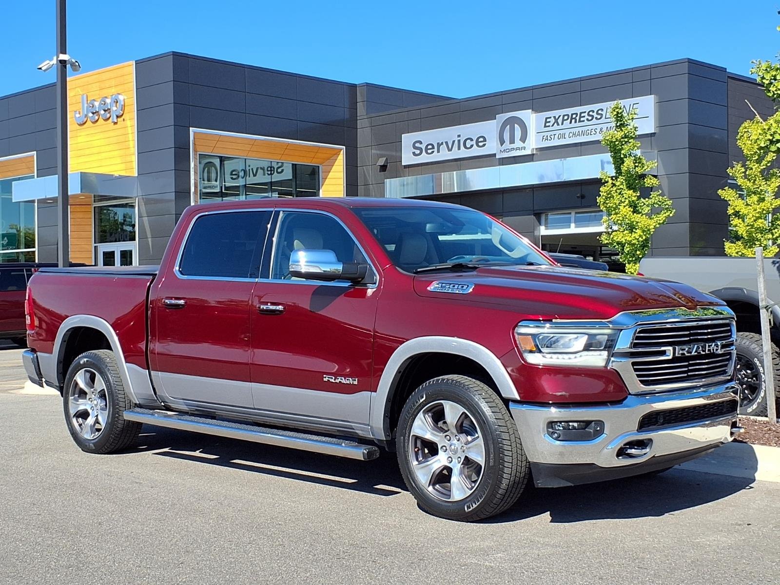 Used 2019 RAM 1500 Laramie AWD/4WD image 1