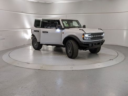 New 2025 Ford Bronco Badlands image 7