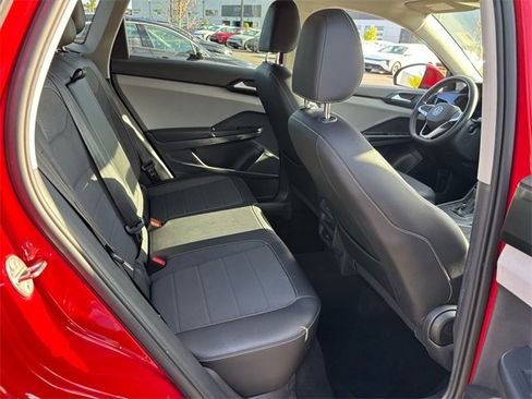 Used 2022 Volkswagen Taos SE image 19