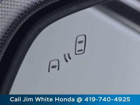 Used 2016 Chevrolet Equinox LTZ w/ Enhanced Convenience Package image 11