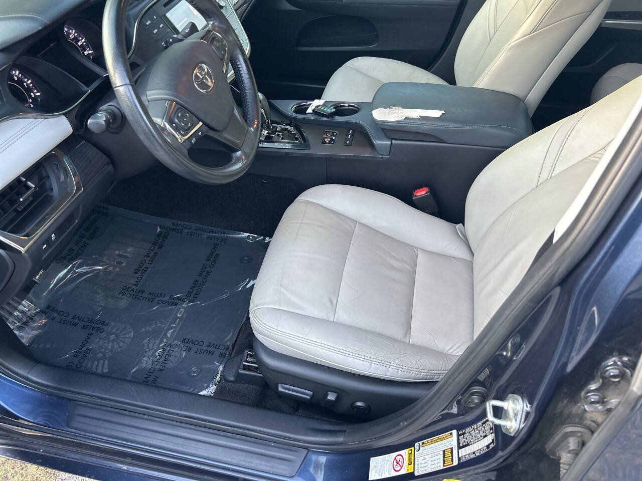 Used 2015 Toyota Avalon XLE w/ Preferred Accessory Package FWD image 9