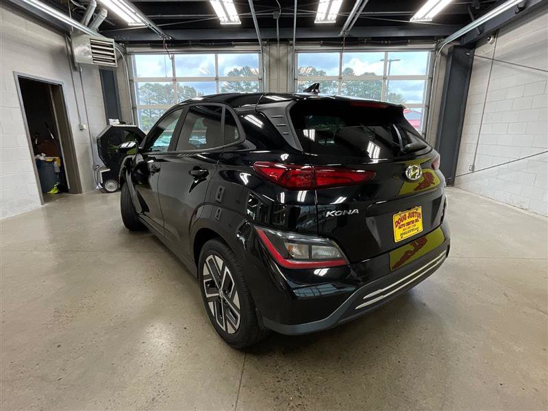 Used 2023 Hyundai Kona SEL FWD image 3