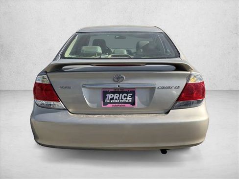 Used 2005 Toyota Camry LE FWD image 4