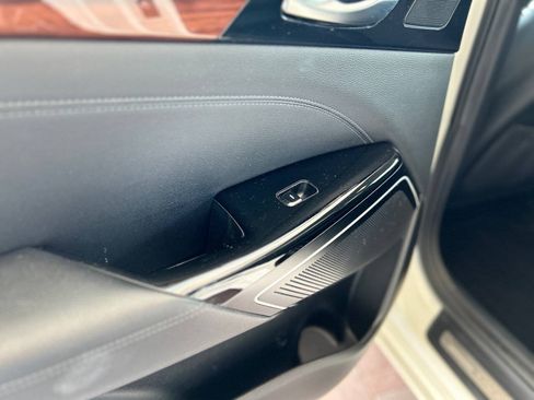 Used 2017 Kia Cadenza Premium FWD image 45