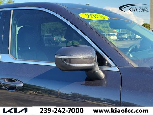 Certified 2025 Kia Telluride LX FWD image 8