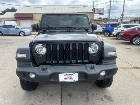 Used 2019 Jeep Wrangler Sport image 3