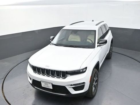 New 2025 Jeep Grand Cherokee Limited w/ Trailer Tow Package image 13