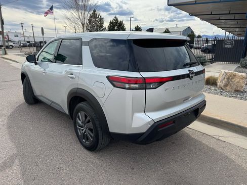 Used 2025 Nissan Pathfinder S image 3