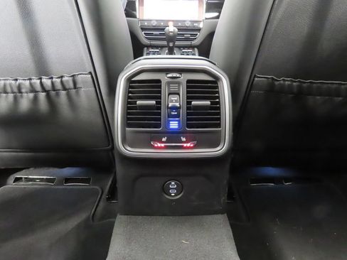 Certified 2026 Porsche Macan AWD/4WD image 32