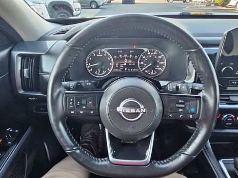 Used 2025 Nissan Pathfinder SL image 20