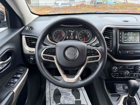 Used 2018 Jeep Cherokee Latitude w/ Safety Group image 20