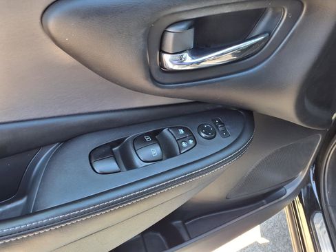 Used 2022 Nissan Murano SV FWD image 11