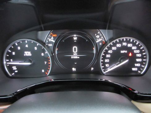 Used 2019 Cadillac XT5 Platinum image 38