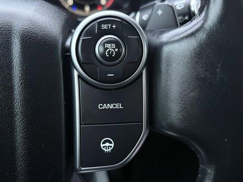 Used 2018 Land Rover Discovery HSE image 35