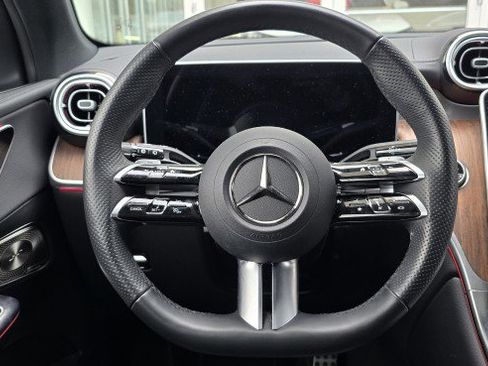 Used 2025 Mercedes-Benz GLC 300 4MATIC image 24