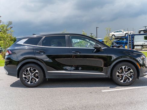 Used 2025 Kia Sportage EX FWD image 8