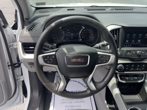 Used 2024 GMC Terrain SLE image 20