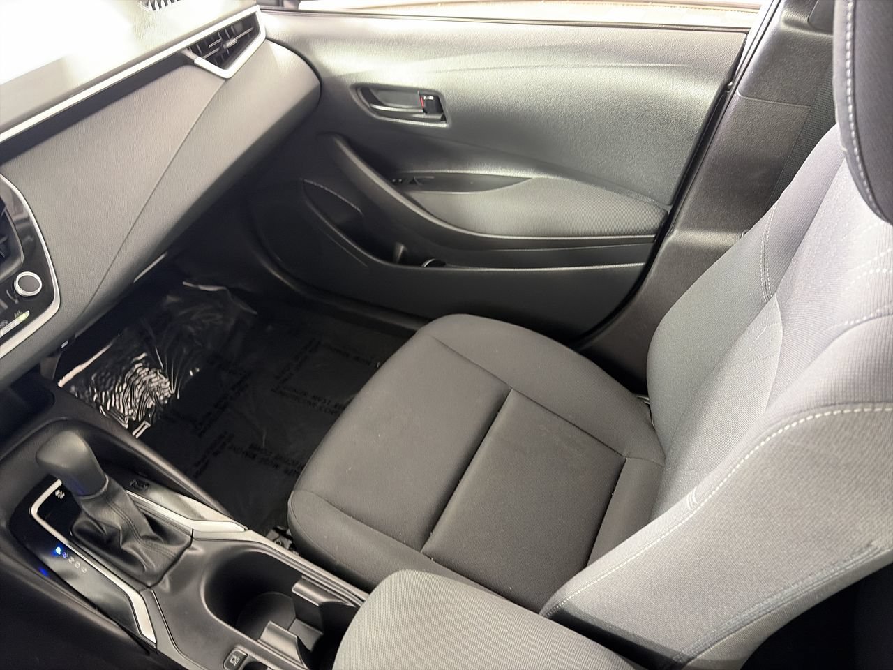 Used 2025 Toyota Corolla LE FWD image 22