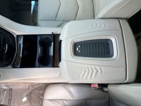 Used 2018 Cadillac Escalade ESV Luxury RWD image 33