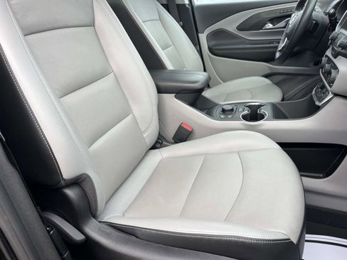 Used 2023 GMC Terrain SLT w/ Infotainment Package II image 27