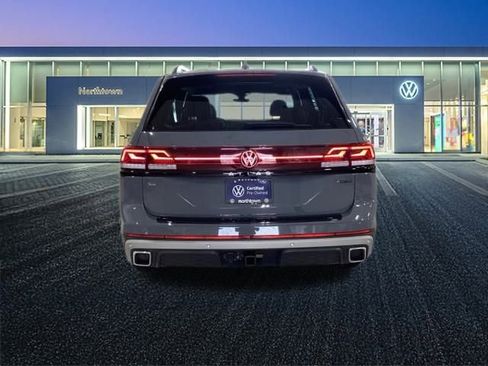 Used 2025 Volkswagen Atlas Peak Edition SE image 16