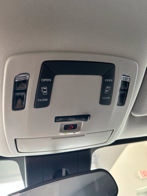 Used 2025 Toyota Sienna LE AWD/4WD image 20