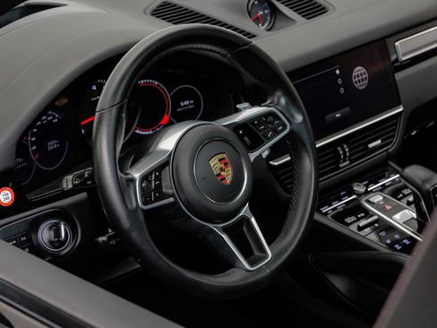 Used 2023 Porsche Cayenne Platinum Edition image 20