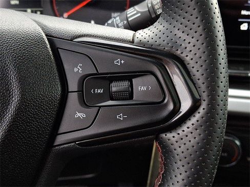 Certified 2024 Chevrolet Trax RS w/ Sunroof Package image 21