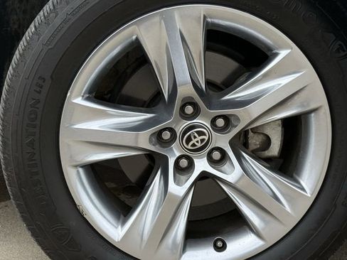 Used 2019 Toyota Highlander Limited FWD image 10