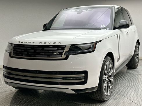 Used 2023 Land Rover Range Rover SE image 1